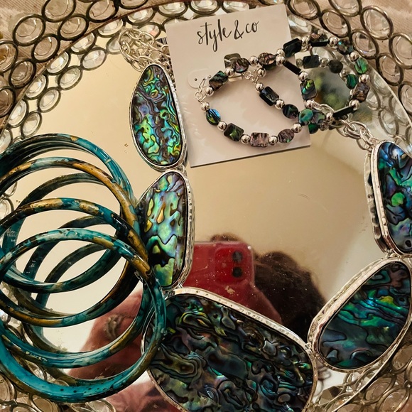 Jewelry sets from $15-25. - Picture 10 of 11